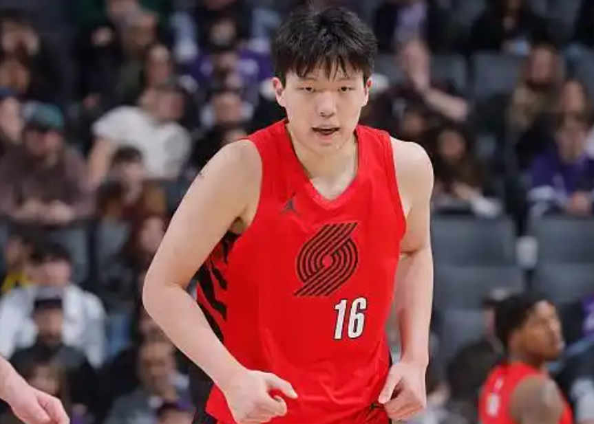 leyu-杨瀚森又进步了!把控篮板,内外防守能干扰对手,勾手没进是遗憾